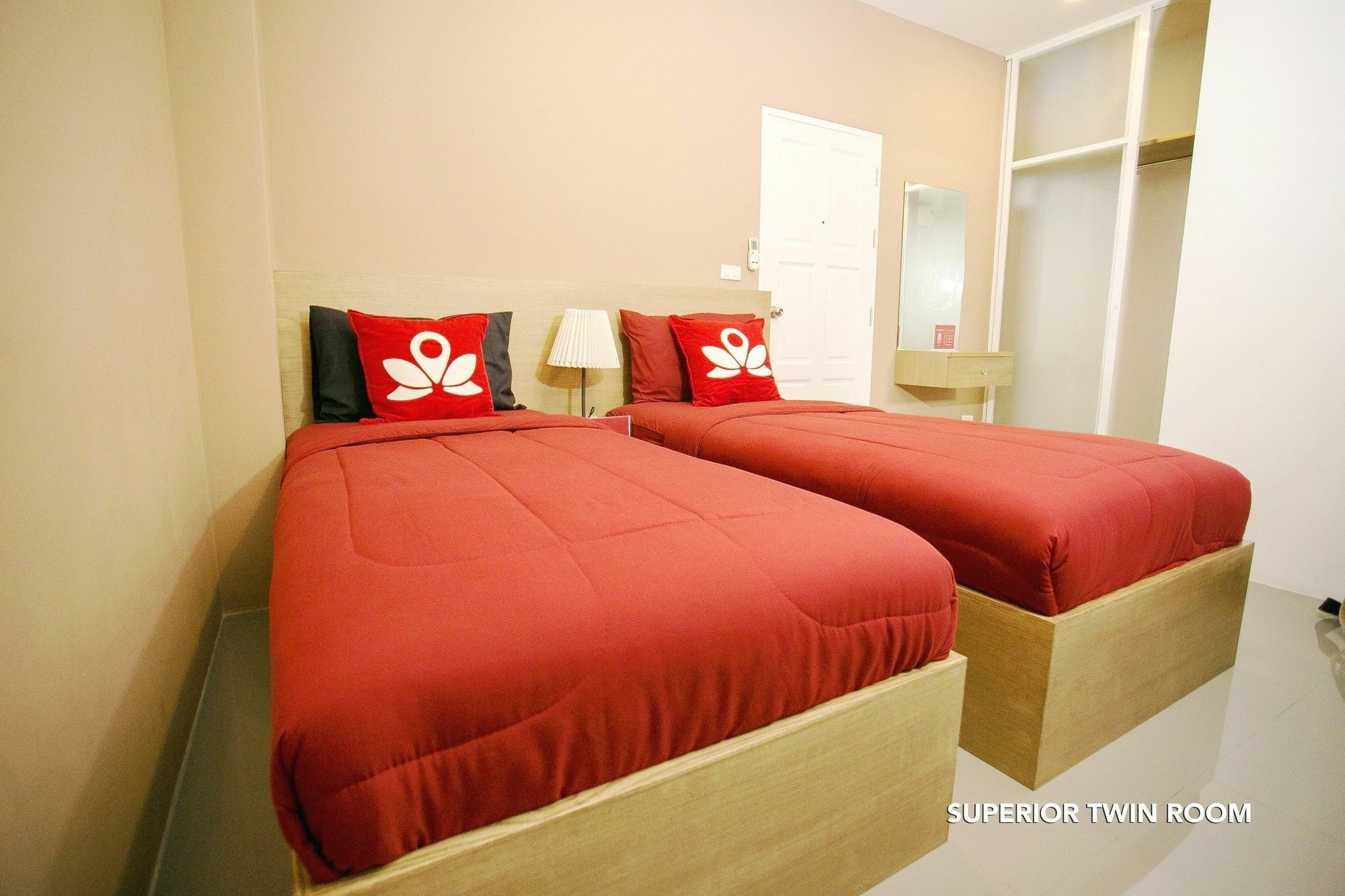 Oyo 127 D-Well Residence Hotel Бангкок Екстер'єр фото