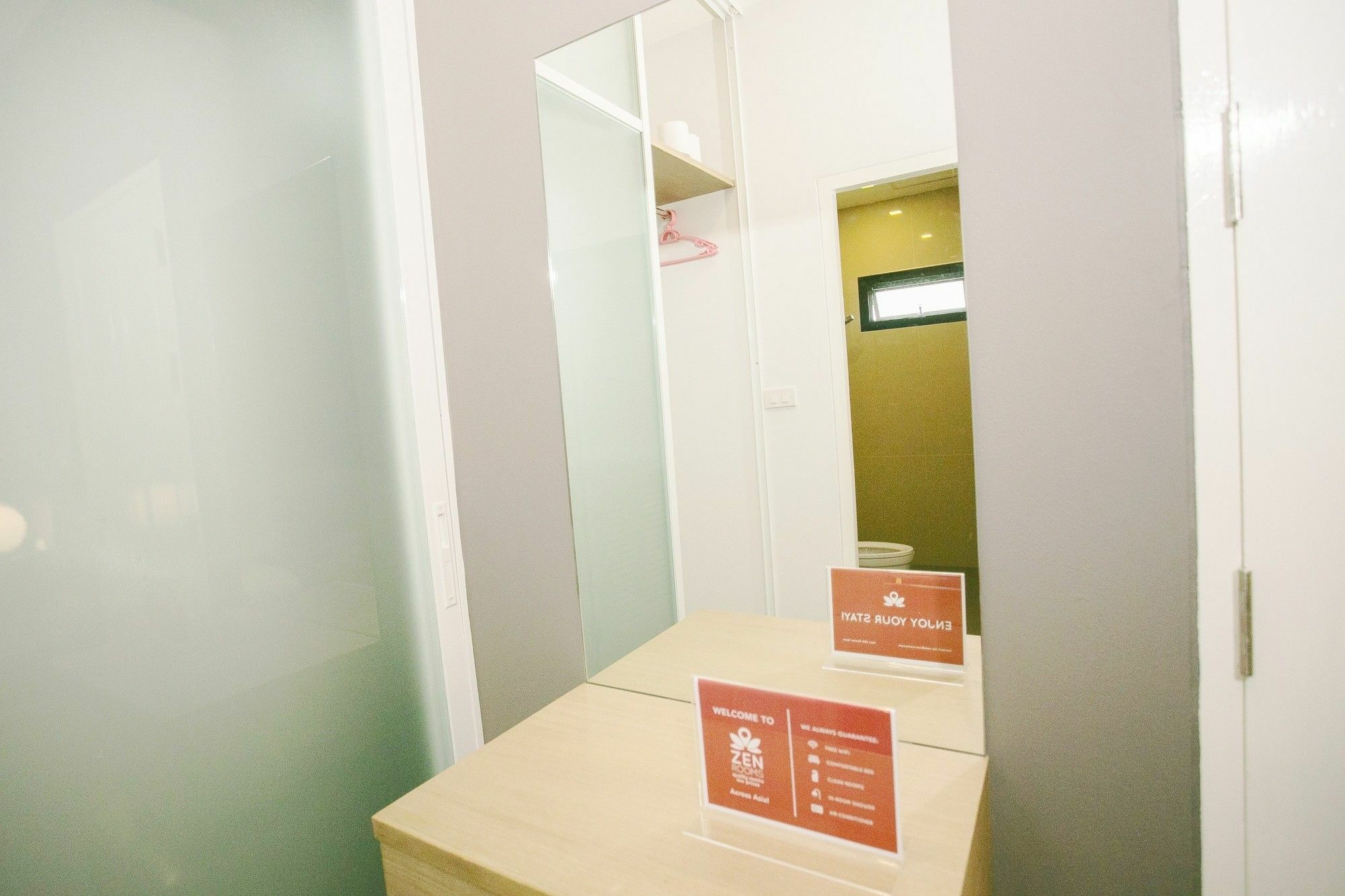Oyo 127 D-Well Residence Hotel Бангкок Екстер'єр фото