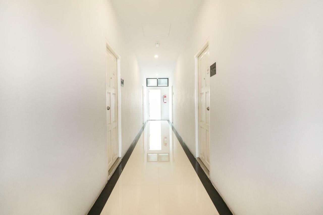 Oyo 127 D-Well Residence Hotel Бангкок Екстер'єр фото