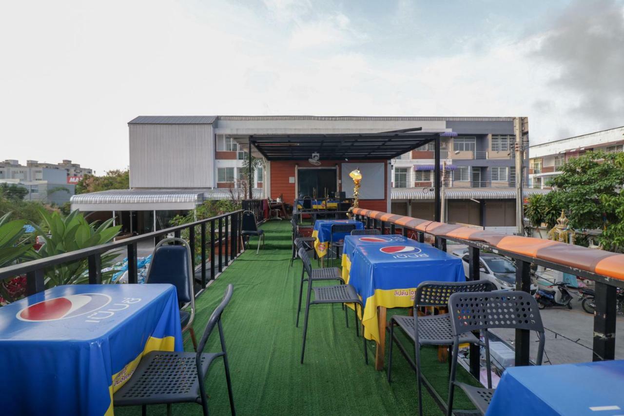 Oyo 127 D-Well Residence Hotel Бангкок Екстер'єр фото