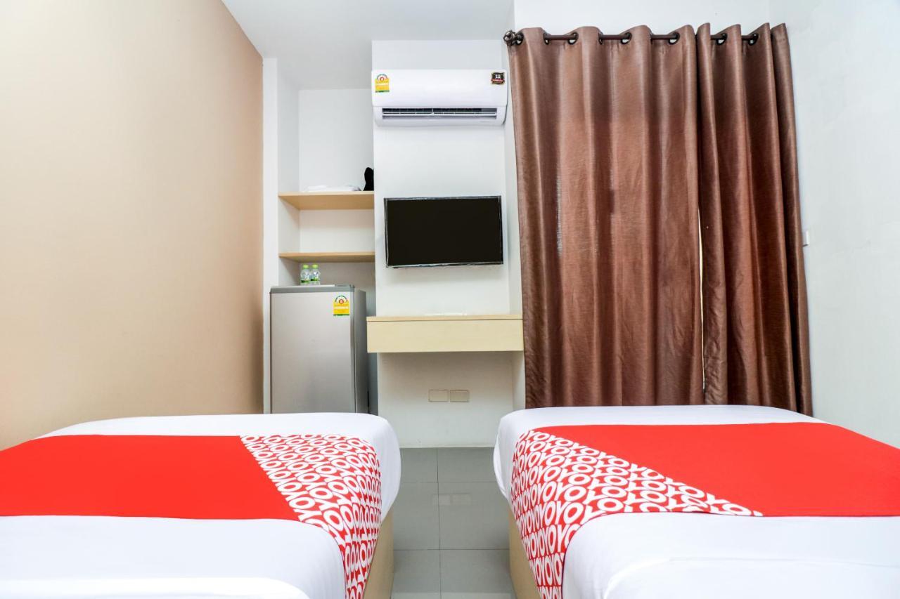 Oyo 127 D-Well Residence Hotel Бангкок Екстер'єр фото