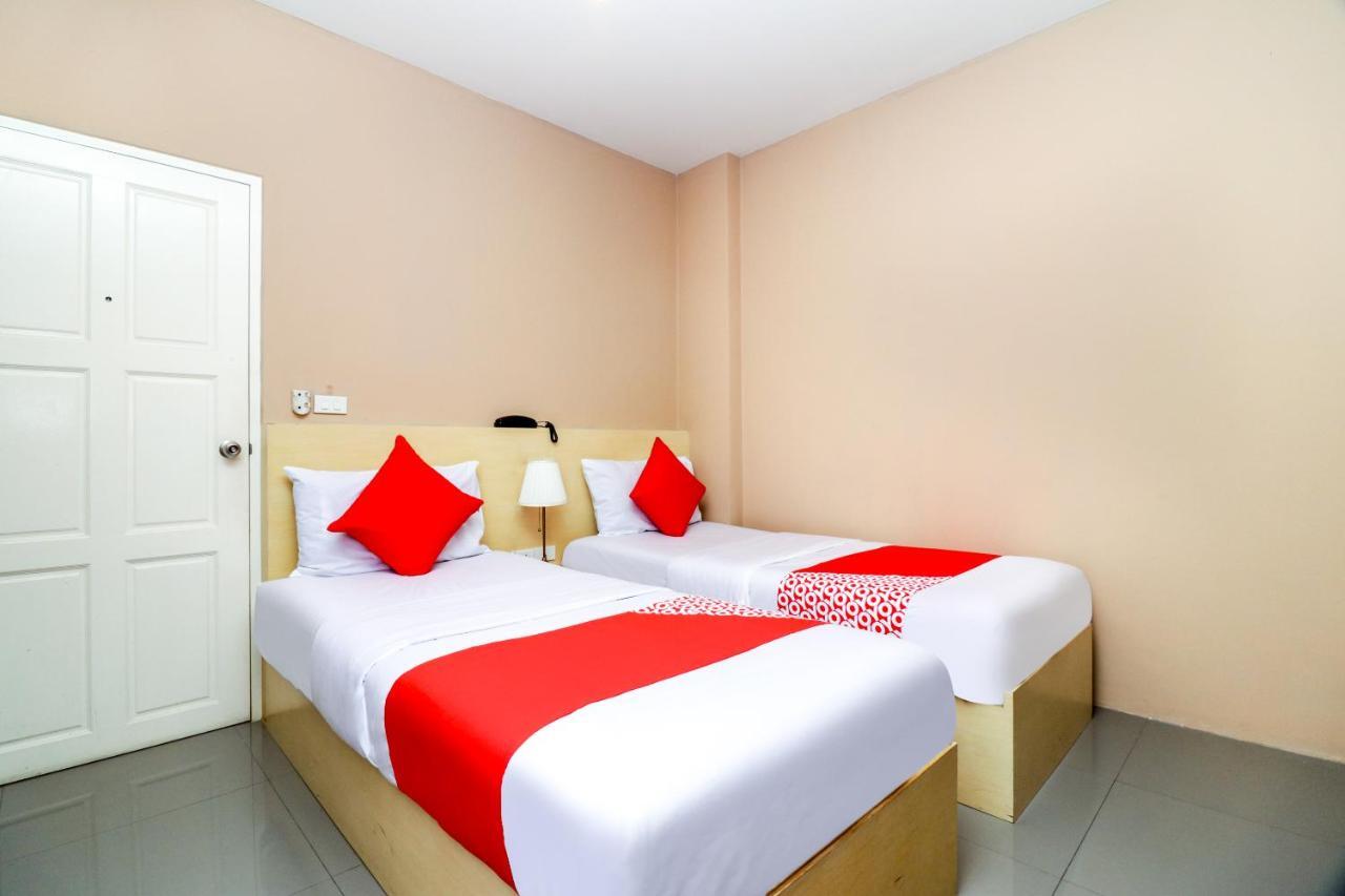 Oyo 127 D-Well Residence Hotel Бангкок Екстер'єр фото
