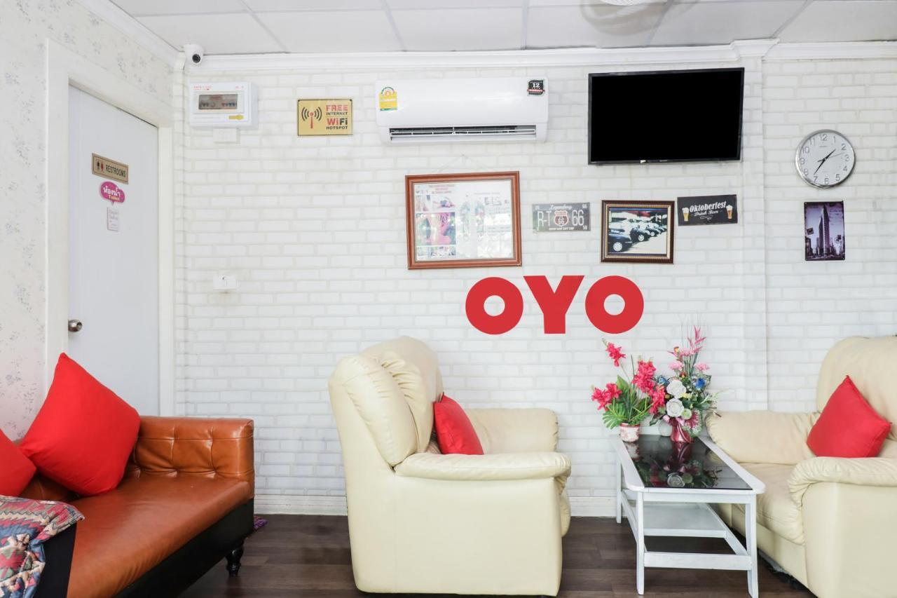Oyo 127 D-Well Residence Hotel Бангкок Екстер'єр фото