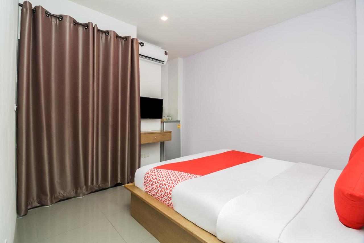 Oyo 127 D-Well Residence Hotel Бангкок Екстер'єр фото