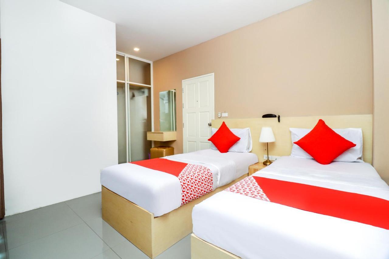 Oyo 127 D-Well Residence Hotel Бангкок Екстер'єр фото
