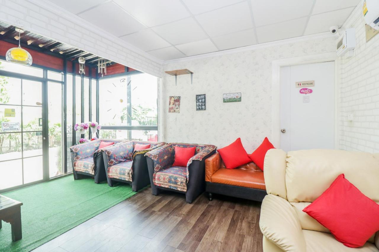Oyo 127 D-Well Residence Hotel Бангкок Екстер'єр фото